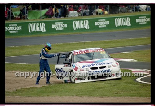 Bathurst 1000, 2001 - Photographer Marshall Cass - Code 01-MC-B01-251