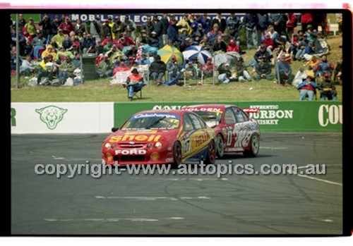 Bathurst 1000, 2001 - Photographer Marshall Cass - Code 01-MC-B01-263