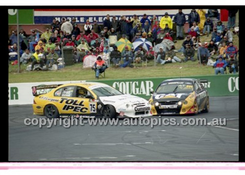 Bathurst 1000, 2001 - Photographer Marshall Cass - Code 01-MC-B01-266