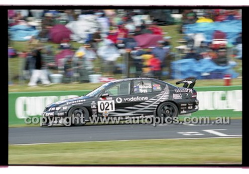 Bathurst 1000, 2001 - Photographer Marshall Cass - Code 01-MC-B01-274