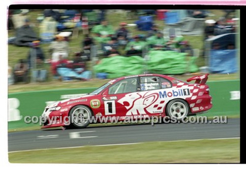 Bathurst 1000, 2001 - Photographer Marshall Cass - Code 01-MC-B01-282