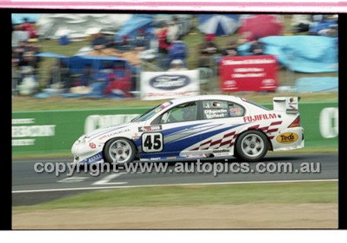 Bathurst 1000, 2001 - Photographer Marshall Cass - Code 01-MC-B01-283