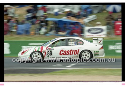 Bathurst 1000, 2001 - Photographer Marshall Cass - Code 01-MC-B01-290