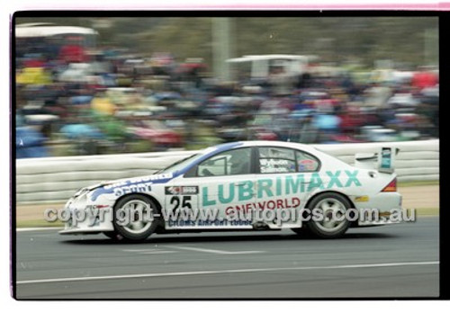 Bathurst 1000, 2001 - Photographer Marshall Cass - Code 01-MC-B01-306