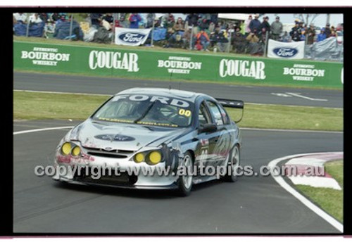 Bathurst 1000, 2001 - Photographer Marshall Cass - Code 01-MC-B01-319