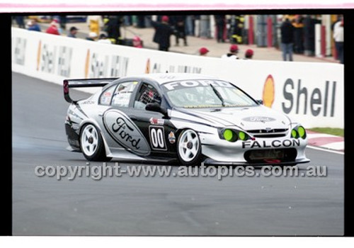 Bathurst 1000, 2001 - Photographer Marshall Cass - Code 01-MC-B01-353