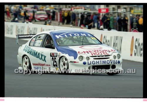 Bathurst 1000, 2001 - Photographer Marshall Cass - Code 01-MC-B01-359