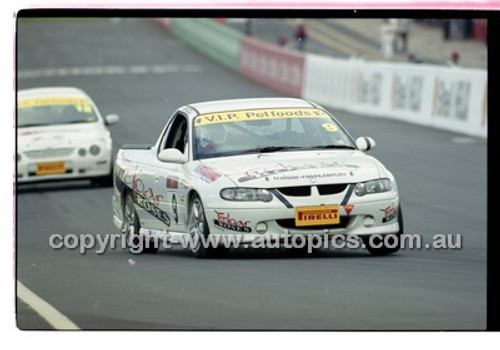 Bathurst 1000, 2001 - Photographer Marshall Cass - Code 01-MC-B01-373