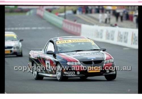 Bathurst 1000, 2001 - Photographer Marshall Cass - Code 01-MC-B01-375