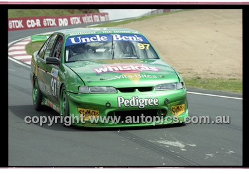 Bathurst 1000, 2001 - Photographer Marshall Cass - Code 01-MC-B01-393