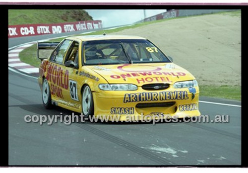 Bathurst 1000, 2001 - Photographer Marshall Cass - Code 01-MC-B01-394