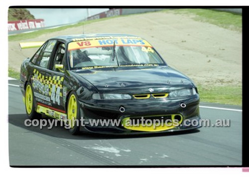 Bathurst 1000, 2001 - Photographer Marshall Cass - Code 01-MC-B01-403