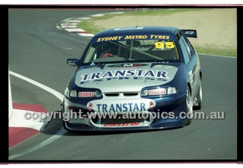 Bathurst 1000, 2001 - Photographer Marshall Cass - Code 01-MC-B01-435