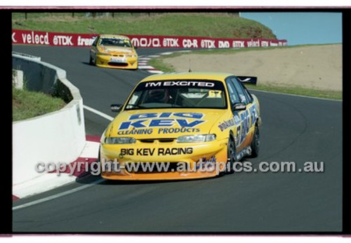 Bathurst 1000, 2001 - Photographer Marshall Cass - Code 01-MC-B01-436