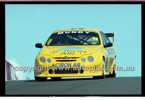 Bathurst 1000, 2001 - Photographer Marshall Cass - Code 01-MC-B01-441