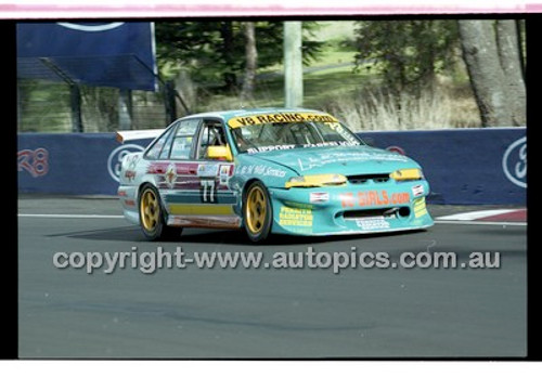 Bathurst 1000, 2001 - Photographer Marshall Cass - Code 01-MC-B01-497