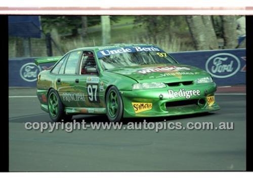 Bathurst 1000, 2001 - Photographer Marshall Cass - Code 01-MC-B01-519