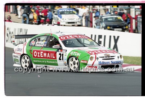 Bathurst 1000, 2001 - Photographer Marshall Cass - Code 01-MC-B01-729