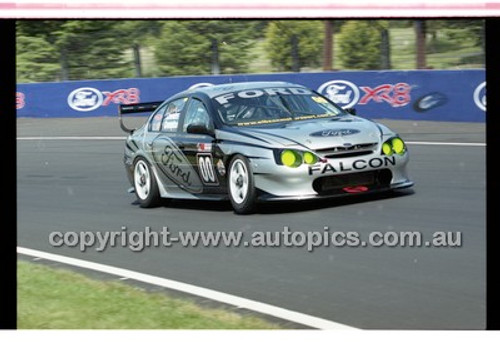 Bathurst 1000, 2001 - Photographer Marshall Cass - Code 01-MC-B01-804