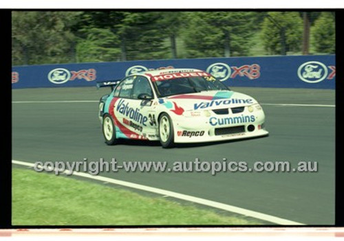 Bathurst 1000, 2001 - Photographer Marshall Cass - Code 01-MC-B01-808