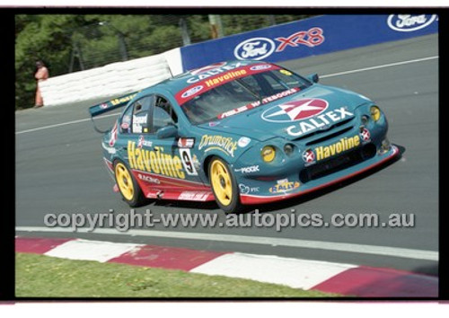 Bathurst 1000, 2001 - Photographer Marshall Cass - Code 01-MC-B01-814