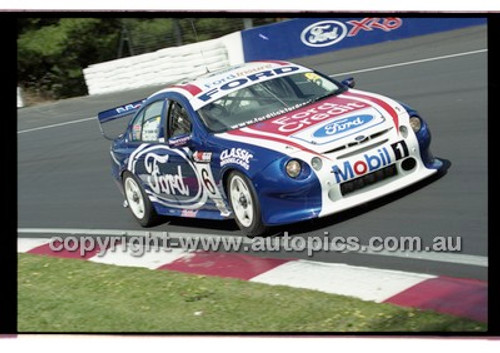 Bathurst 1000, 2001 - Photographer Marshall Cass - Code 01-MC-B01-817