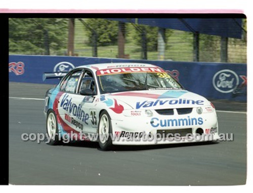 Bathurst 1000, 2001 - Photographer Marshall Cass - Code 01-MC-B01-830