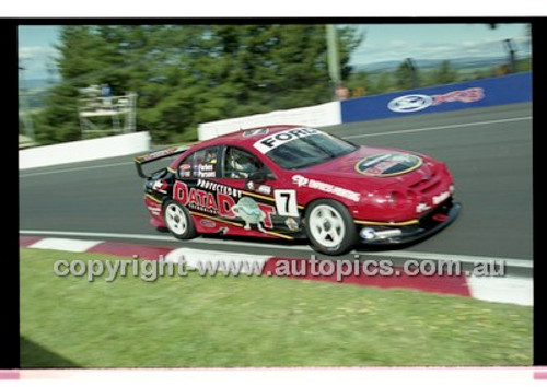 Bathurst 1000, 2001 - Photographer Marshall Cass - Code 01-MC-B01-832