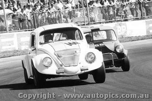 70052  -  P. Crea / R. Grainger  -  Volkswagen VW / Mini - Oran Park 1970 - Photographer David Blanch