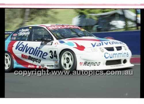Bathurst 1000, 2001 - Photographer Marshall Cass - Code 01-MC-B01-899