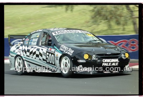 Bathurst 1000, 2001 - Photographer Marshall Cass - Code 01-MC-B01-914