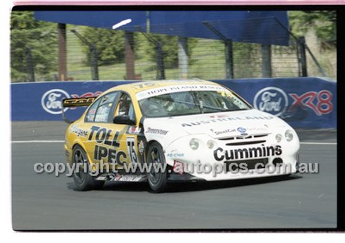 Bathurst 1000, 2001 - Photographer Marshall Cass - Code 01-MC-B01-915