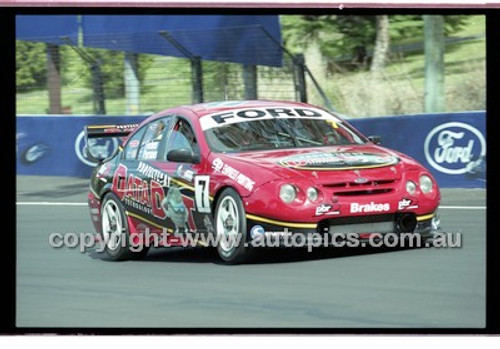 Bathurst 1000, 2001 - Photographer Marshall Cass - Code 01-MC-B01-919
