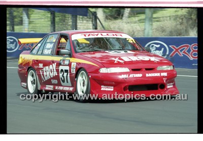 Bathurst 1000, 2001 - Photographer Marshall Cass - Code 01-MC-B01-922