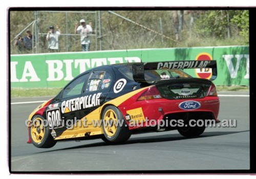 Bathurst 1000, 2001 - Photographer Marshall Cass - Code 01-MC-B01-933
