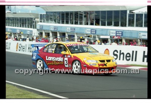 Bathurst 1000, 2001 - Photographer Marshall Cass - Code 01-MC-B01-995