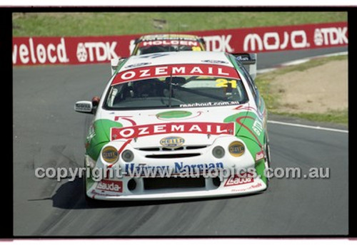 Bathurst 1000, 2001 - Photographer Marshall Cass - Code 01-MC-B01-1008