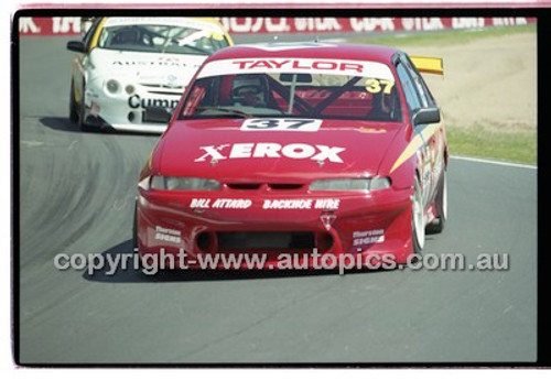 Bathurst 1000, 2001 - Photographer Marshall Cass - Code 01-MC-B01-1013