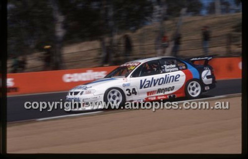 Bathurst 1000, 2002 - Photographer Marshall Cass - Code 02-B02-001