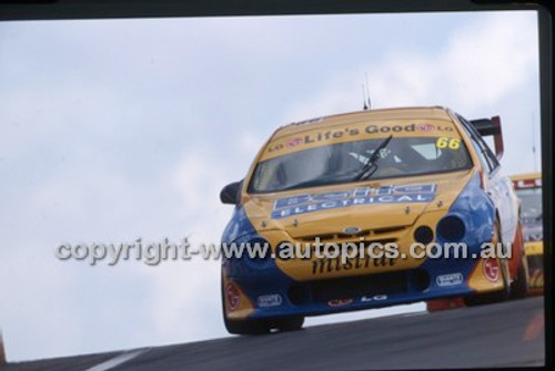 Bathurst 1000, 2002 - Photographer Marshall Cass - Code 02-B02-013