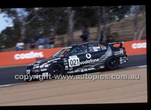 Bathurst 1000, 2002 - Photographer Marshall Cass - Code 02-B02-028