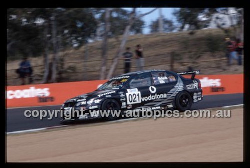 Bathurst 1000, 2002 - Photographer Marshall Cass - Code 02-B02-032