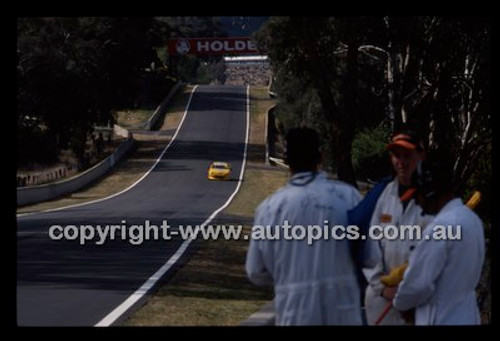 Bathurst 1000, 2002 - Photographer Marshall Cass - Code 02-B02-043