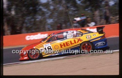 Bathurst 1000, 2002 - Photographer Marshall Cass - Code 02-B02-073