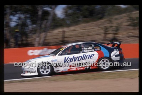 Bathurst 1000, 2002 - Photographer Marshall Cass - Code 02-B02-083