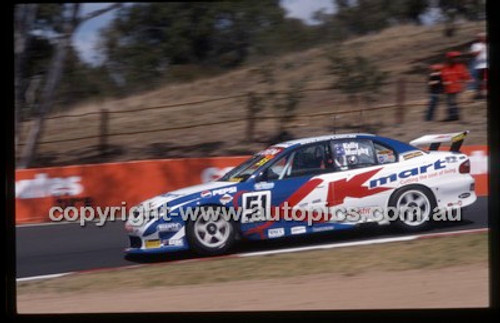 Bathurst 1000, 2002 - Photographer Marshall Cass - Code 02-B02-093