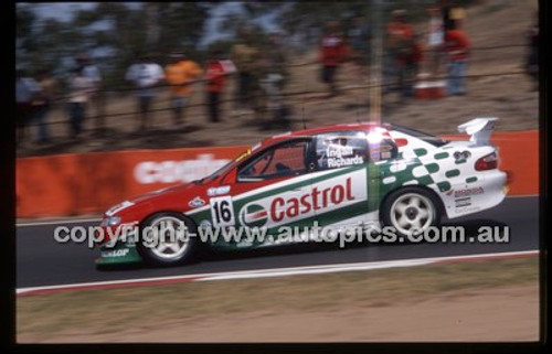 Bathurst 1000, 2002 - Photographer Marshall Cass - Code 02-B02-102