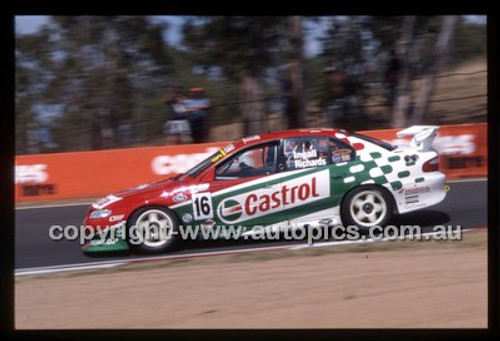 Bathurst 1000, 2002 - Photographer Marshall Cass - Code 02-B02-123