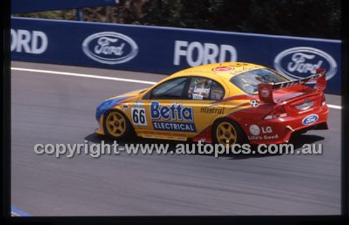 Bathurst 1000, 2002 - Photographer Marshall Cass - Code 02-B02-125