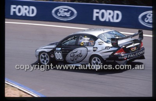 Bathurst 1000, 2002 - Photographer Marshall Cass - Code 02-B02-126